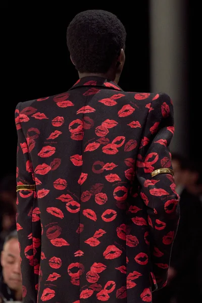 Look 19